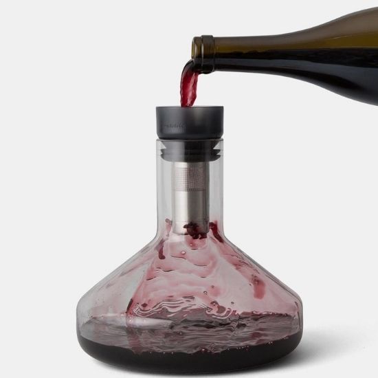 Choosing the Right Liquor Decanter for Your Next Dinner Party - Invaluable