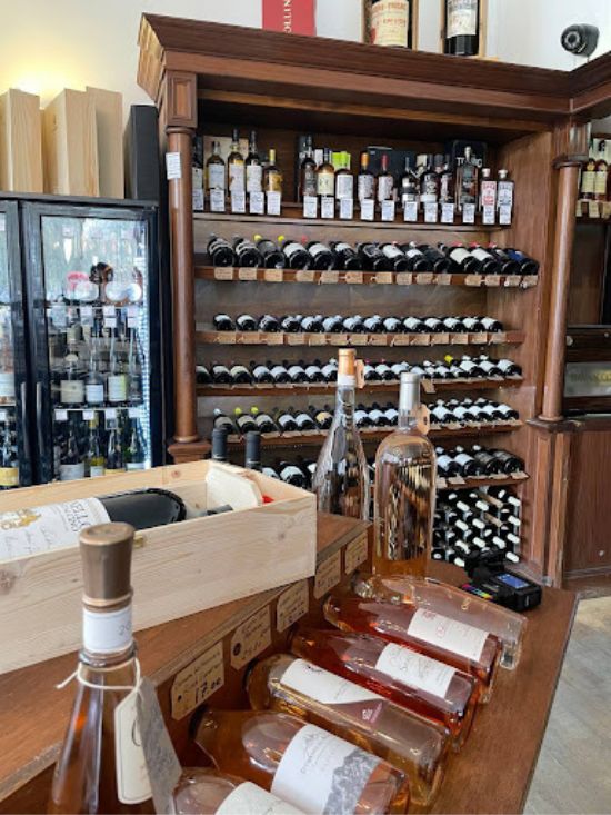 Wine shop best sale display ideas